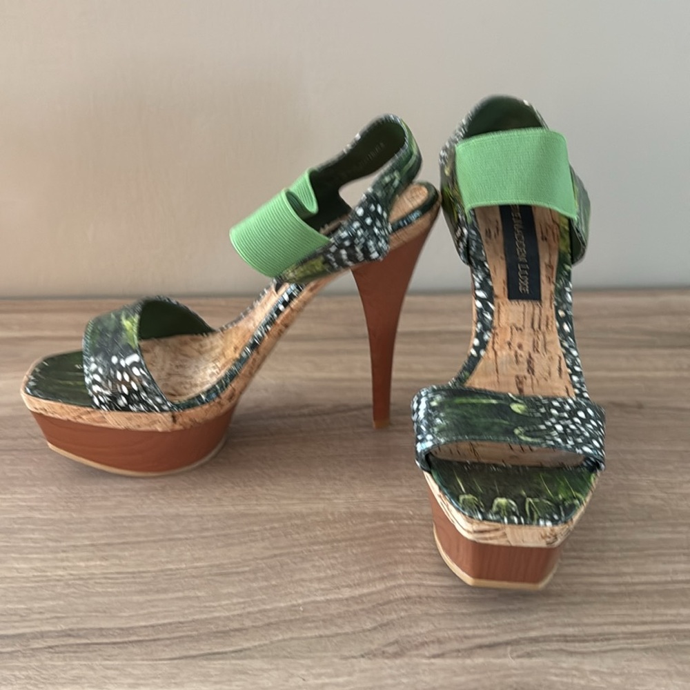 Steve Madden Luxe Green and Black Platform Heels, size 6